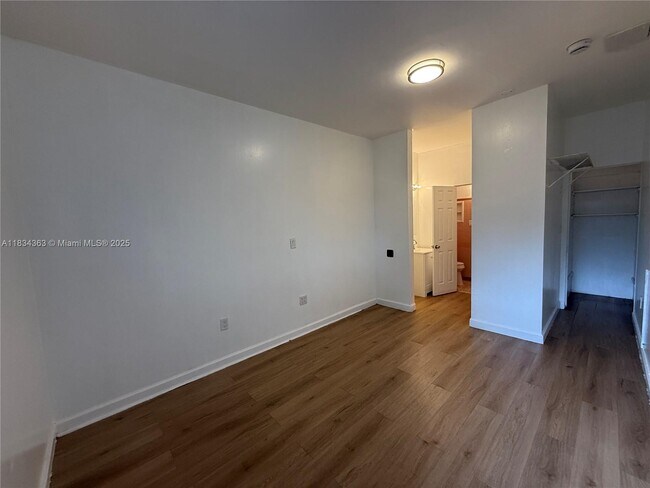 Building Photo - 955 NW 75th St