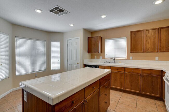 Building Photo - Beautiful 3-Bedroom Home In Summerlin!