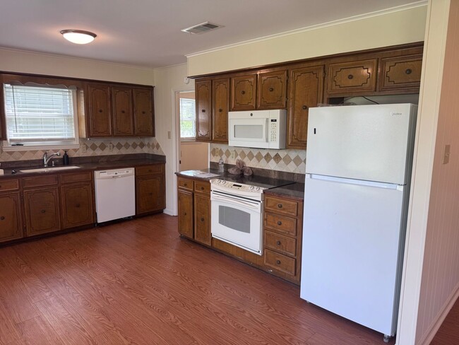 Building Photo - 1115 Briar Creek Rd