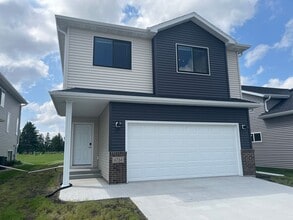 Building Photo - 3 Bed 2 Bath Single Family Home