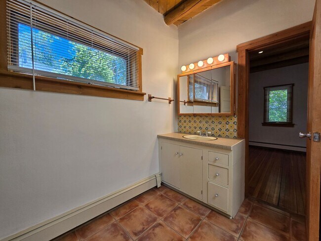Building Photo - 342 Hillside Ave