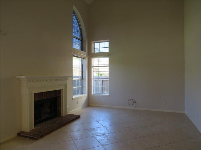 Building Photo - 2302 Plantation Bend Dr