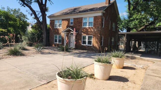 Building Photo - 1709 Enfield Rd