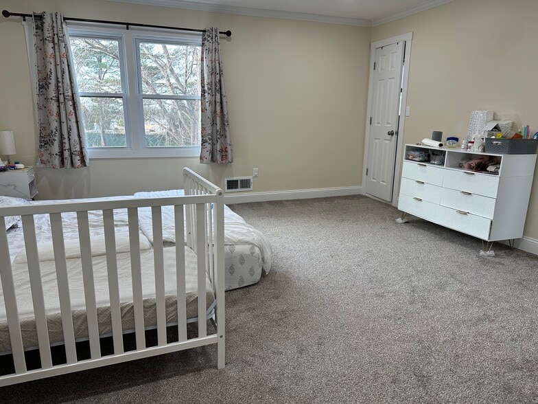 Master bedroom - 22 Highview Dr