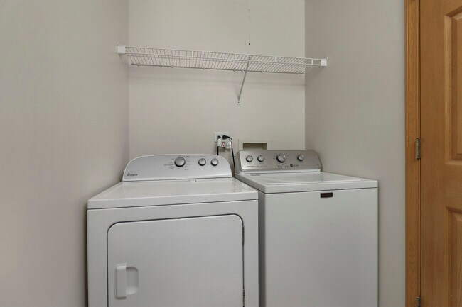 Building Photo - 1462 Glen Ellyn Rd