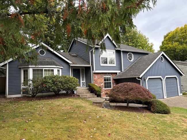 Building Photo - Beautiful Tri-level 4 beds, 2.5 baths plus...