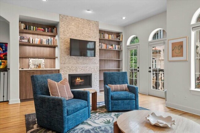 Building Photo - 1529 Barton Springs Rd