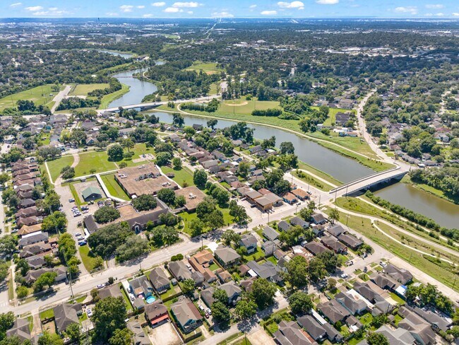 Building Photo - 404 Forest Hill Blvd