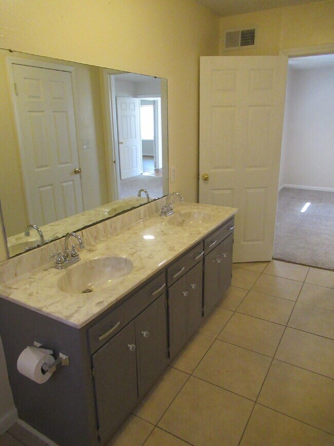 Building Photo - Charming Brick Ranch in a Convenient Lincolnton Location!