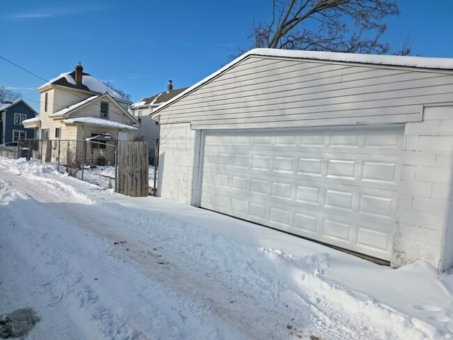 Building Photo - 1240 S 17th St