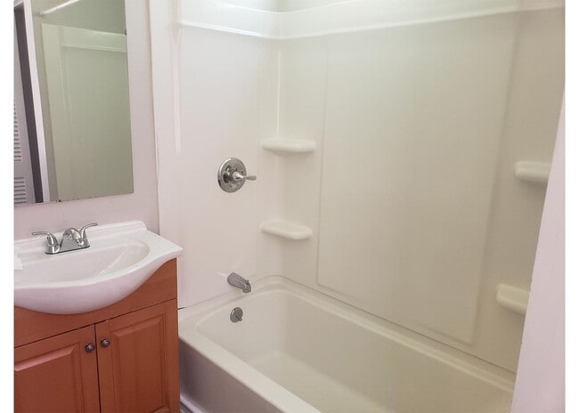 Building Photo - 3218 Bishop St