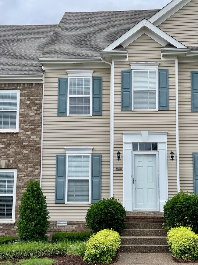 Primary Photo - 1047 McKenna Dr