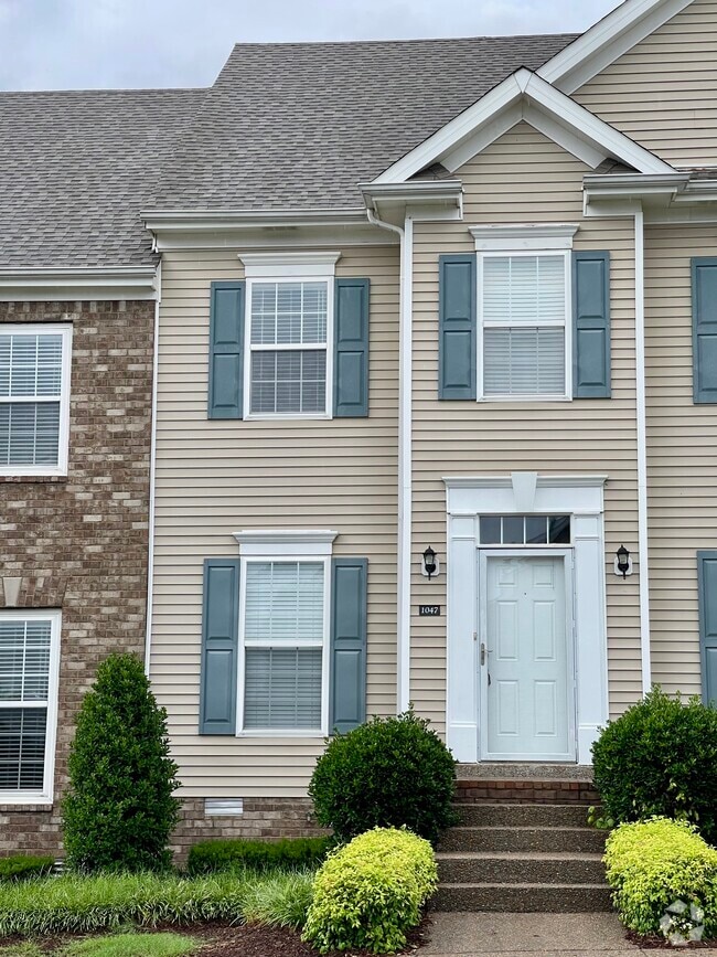 Building Photo - 1047 McKenna Dr