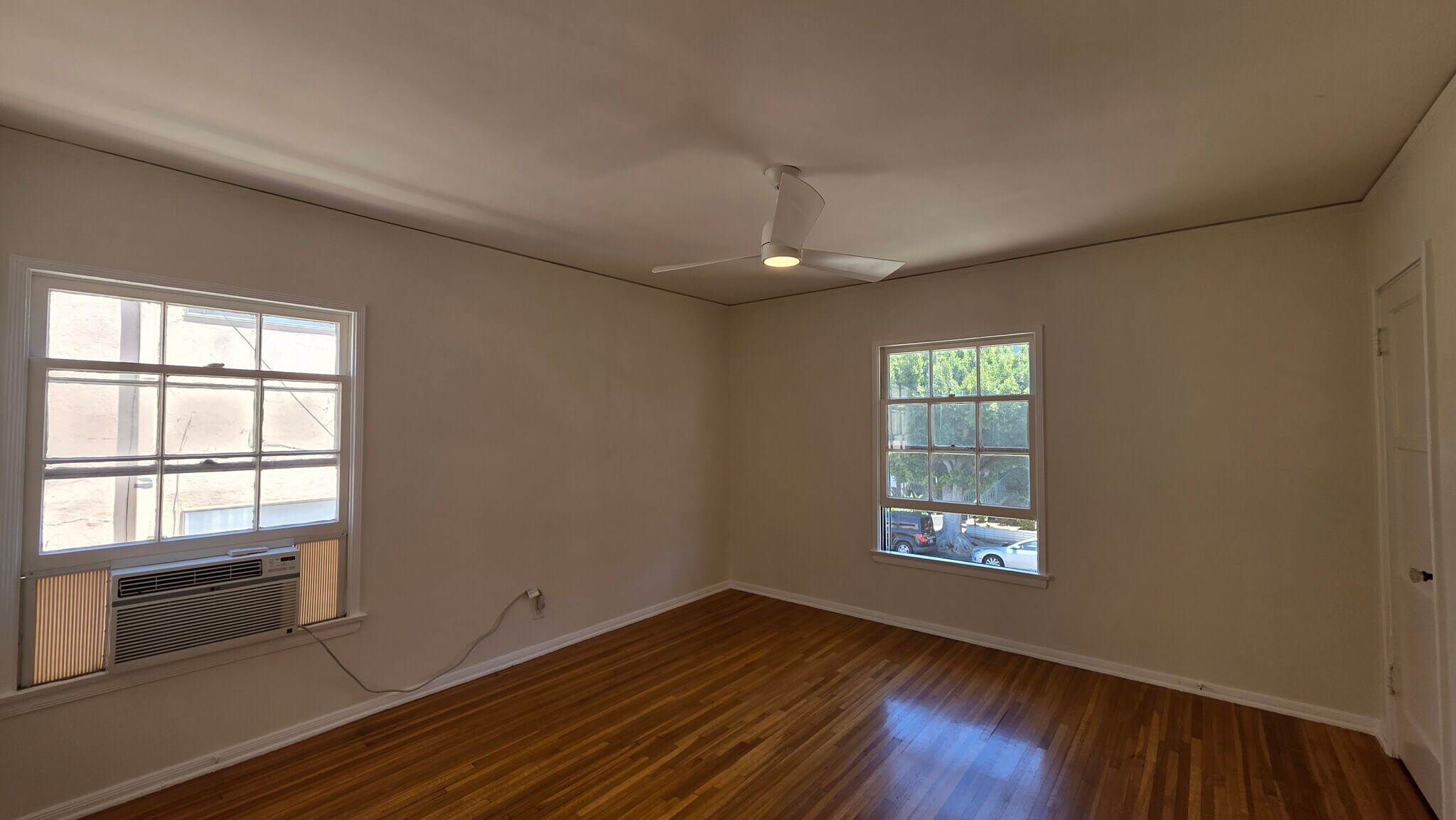 Building Photo - 455 N Hayworth Ave