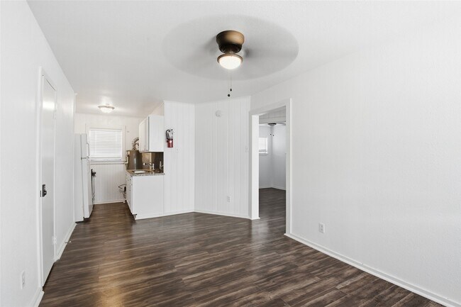 Building Photo - 5010 Ennis St