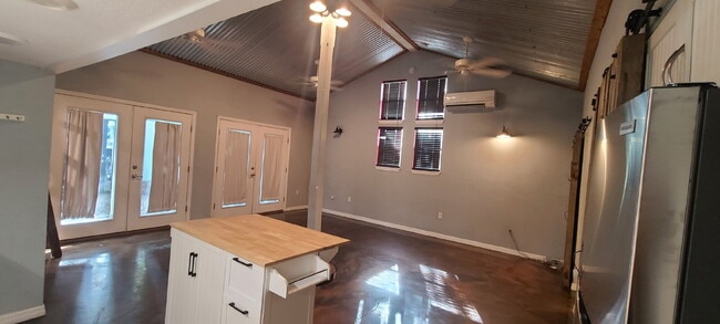 Building Photo - 211 E Voorhis Ave