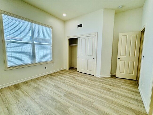 Building Photo - 19 Vernon