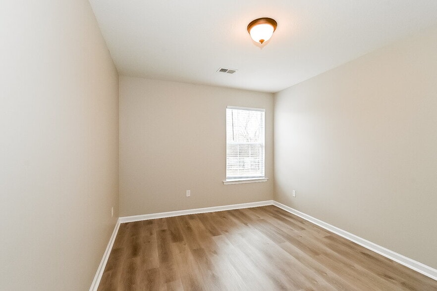 Building Photo - 663 Buttermilk Dr