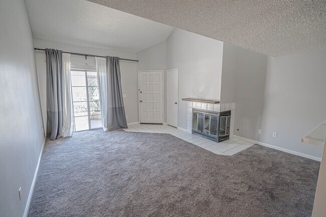 Building Photo - Santa Fe 2 Bedroom Condo for Rent!