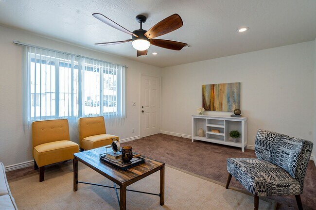 Building Photo - Scottsdale Home that has everything you need!