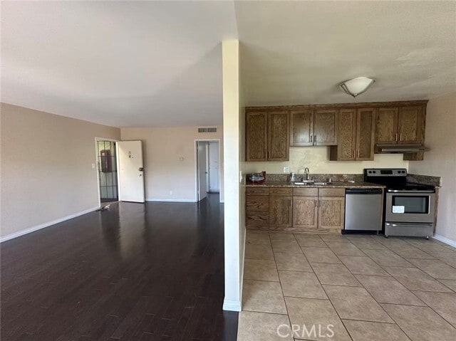 Building Photo - 9070 Huntington Dr