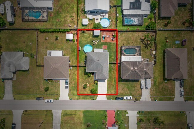 Building Photo - 3861 SW Chaffin St