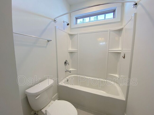 Building Photo - 225 Scholar Way