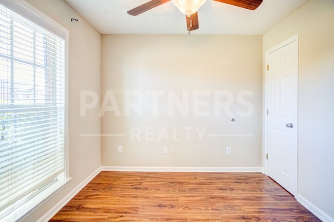 Building Photo - 1336 Cameron Ct