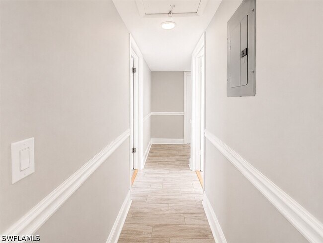 Building Photo - 112 Bobolink Way