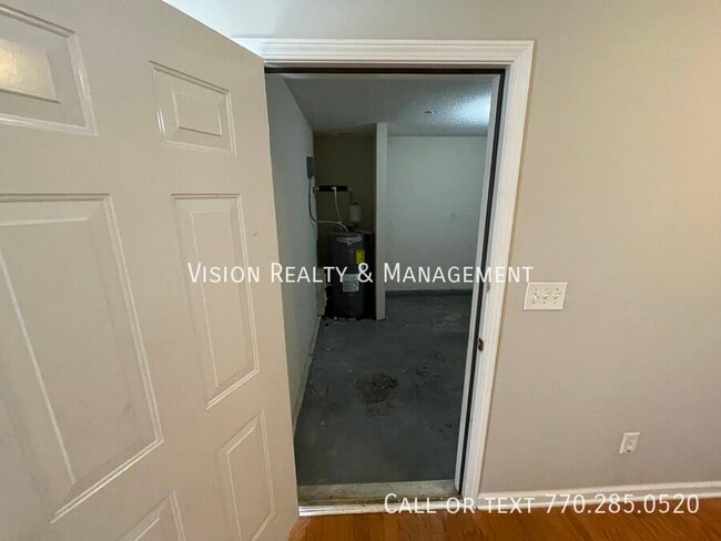 Building Photo - 124 Pin Oak Trail