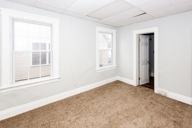 Building Photo - 9903 Sladden Ave