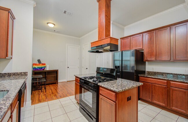 Building Photo - 10205 Brooktree Dr