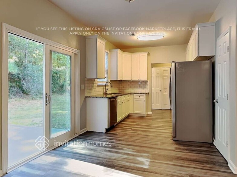 Building Photo - 10 Hidden Meadow Ct