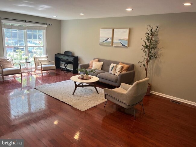Building Photo - 8400 Cedarcreek Ct