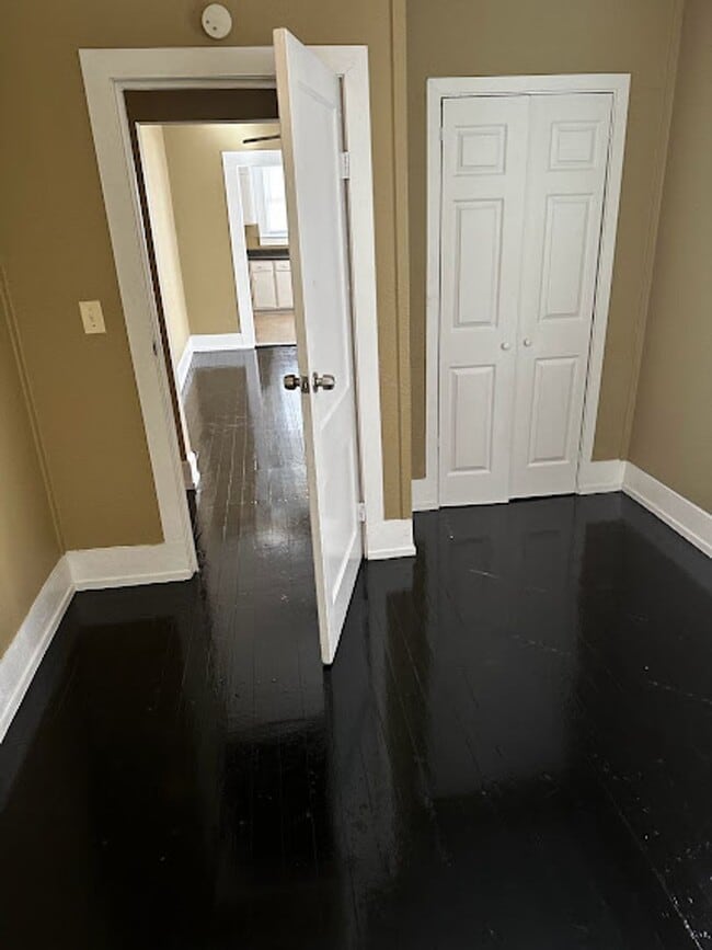 Building Photo - MOVE IN SPECIAL!! FIRST MONTH FREE!