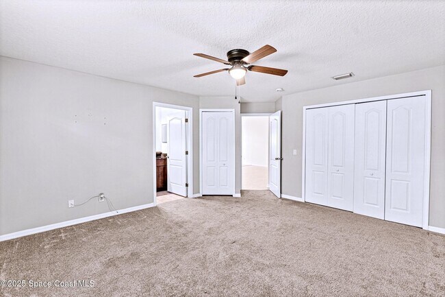 Building Photo - 960 Villa Dr