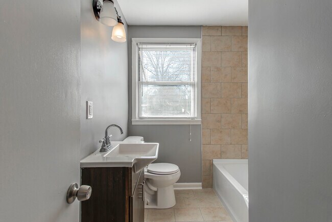 Building Photo - 3259 Panorama Dr