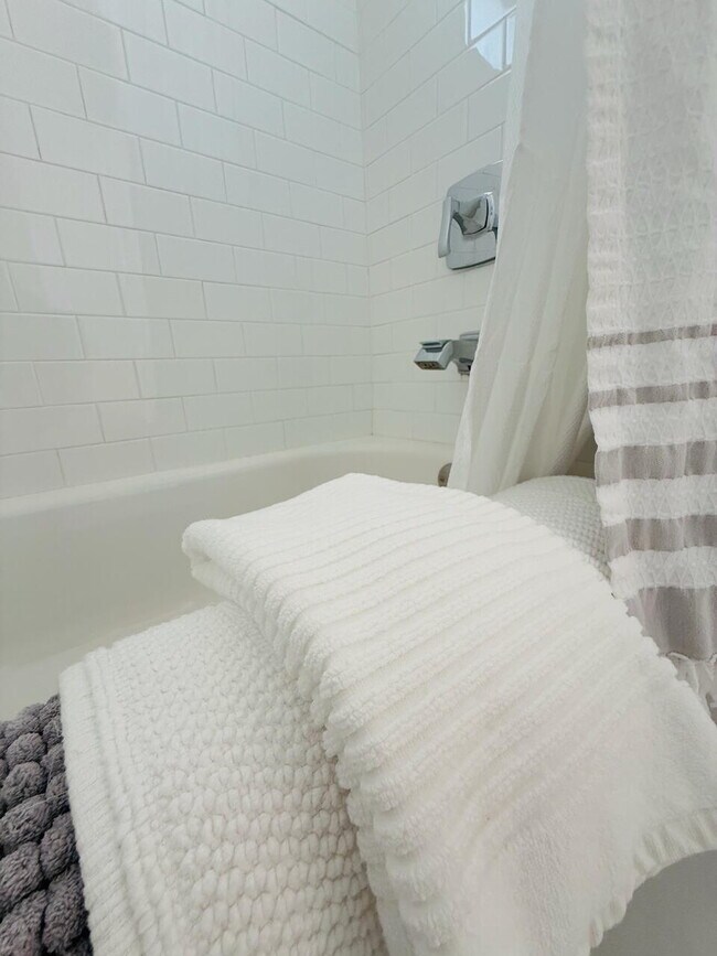 Building Photo - 311 N Swinton Ave