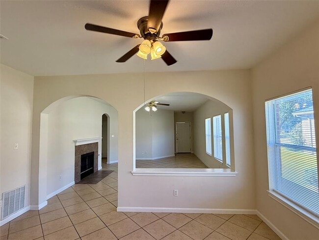 Building Photo - 702 Estancia Way