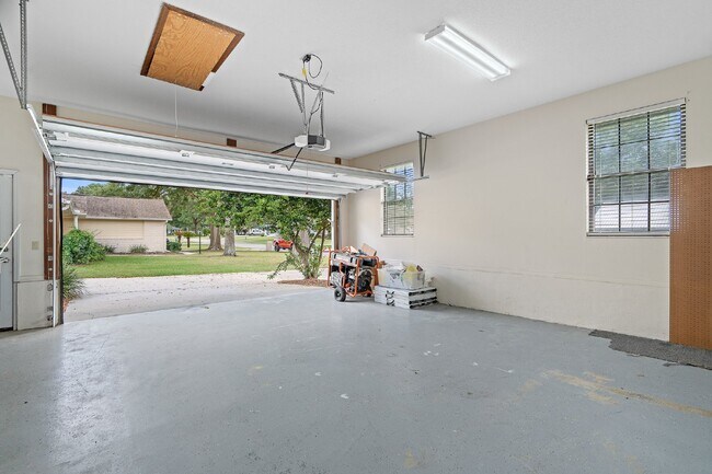 Building Photo - **Available February 2026***Welcome Home :: 3/2 with oversized fenced backyard in Indian Pines!