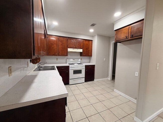 Building Photo - 801 Sequoyah Way
