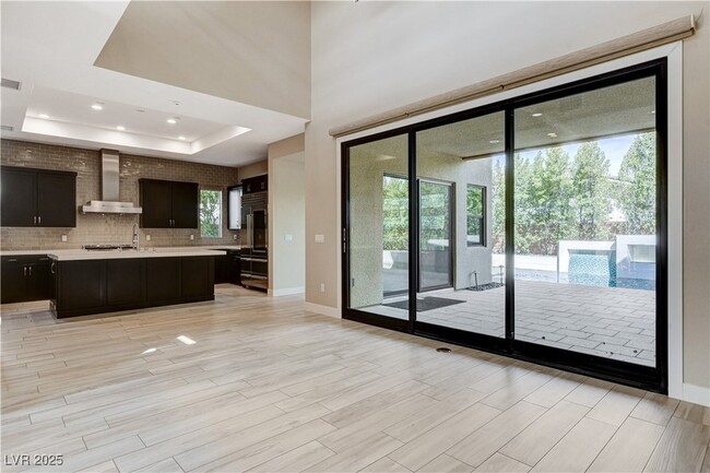 Building Photo - 64 Grey Feather Dr