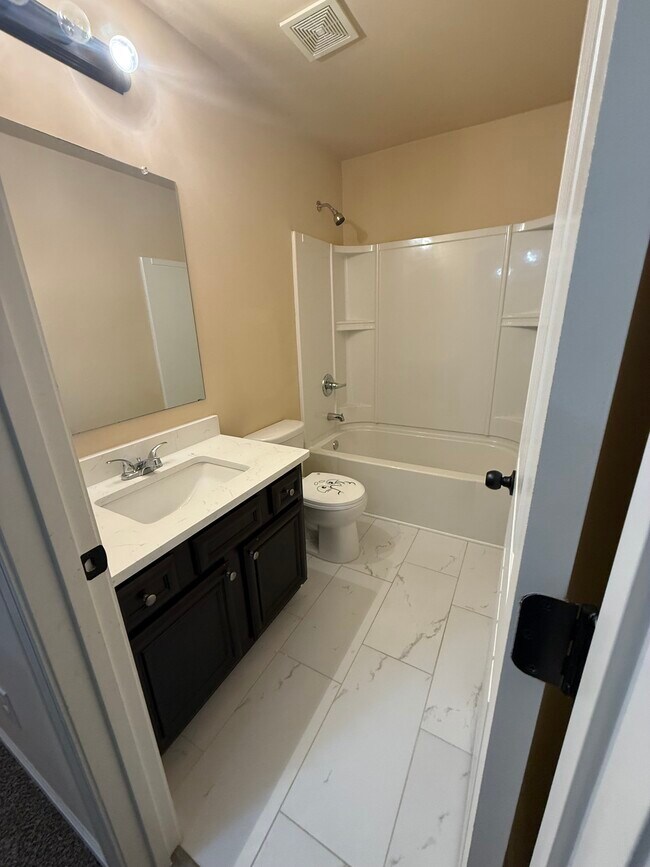 Building Photo - 2056 Tweed Dr