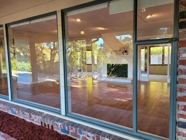 Building Photo - 848 Acalanes Rd