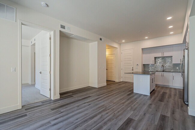 Building Photo - Beautiful One Bedroom in Old Town!