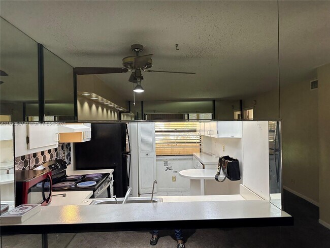 Building Photo - 6575 W Oakland Park Blvd