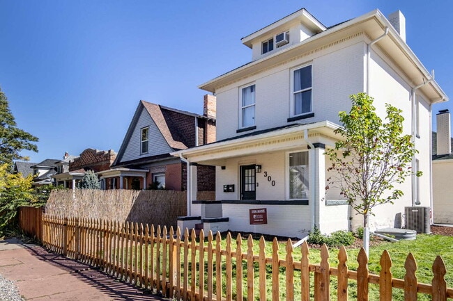 Building Photo - Stunning Remodeled Patio Home in Baker – 3...