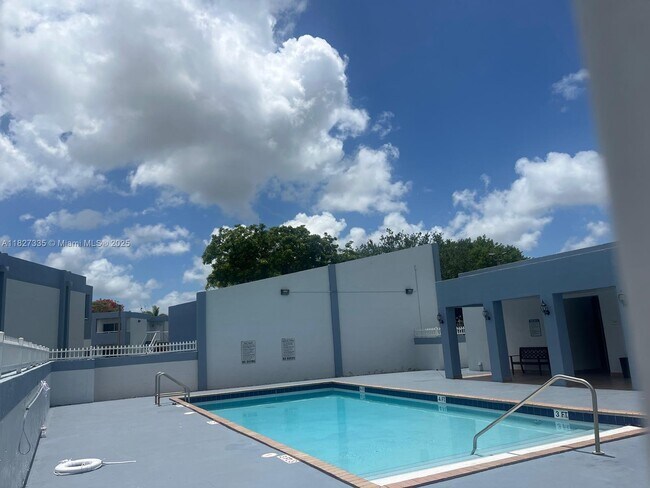 Building Photo - 6214 SW 131st Ct