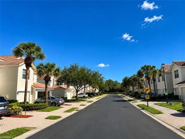 Building Photo - 912 Hampton Cir