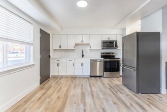 Building Photo - 350 S 900 E St